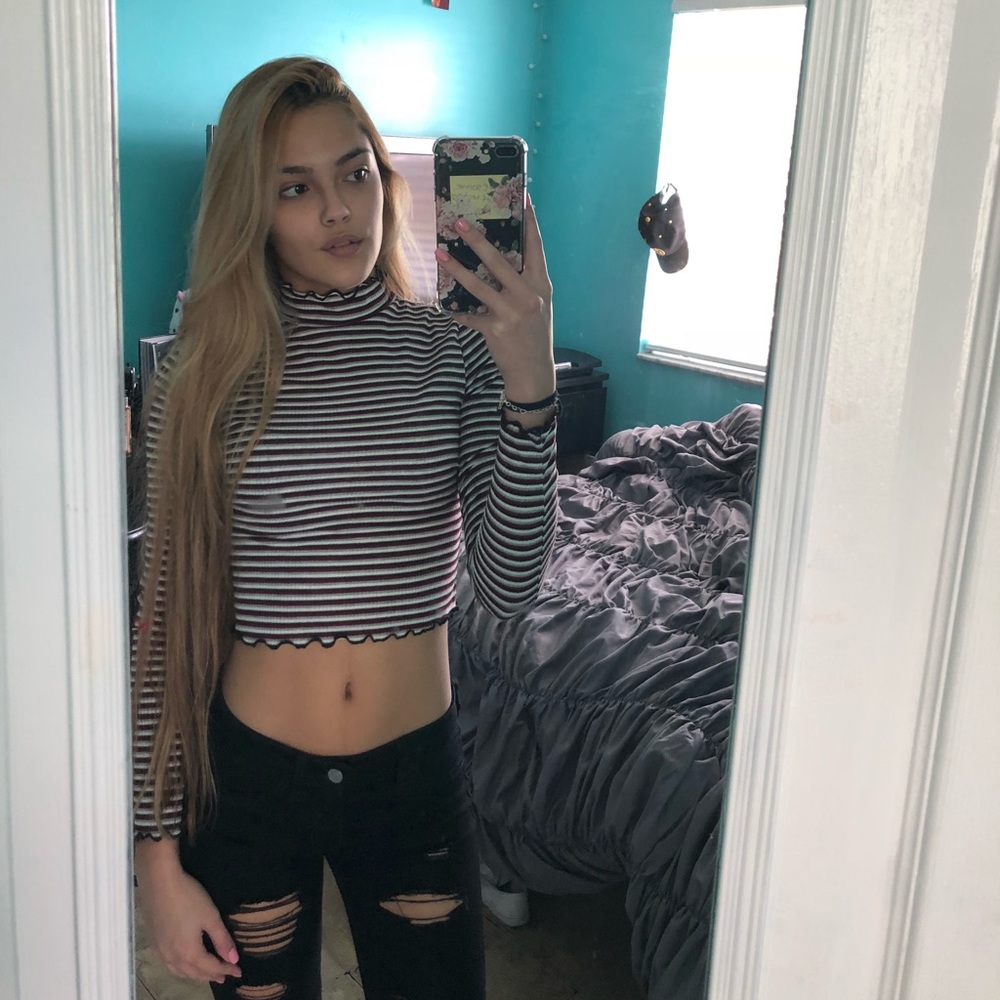 Ribbed & Cropped LongSleeve